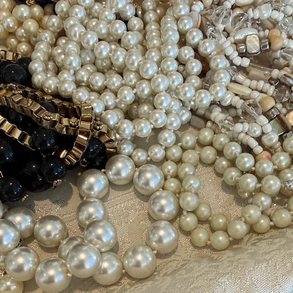 Elegant Pearl and Bead Jewelry Collection #153 - Picture 4 of 13